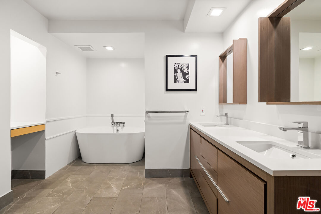 1124 Laurel Way, Beverly Hills