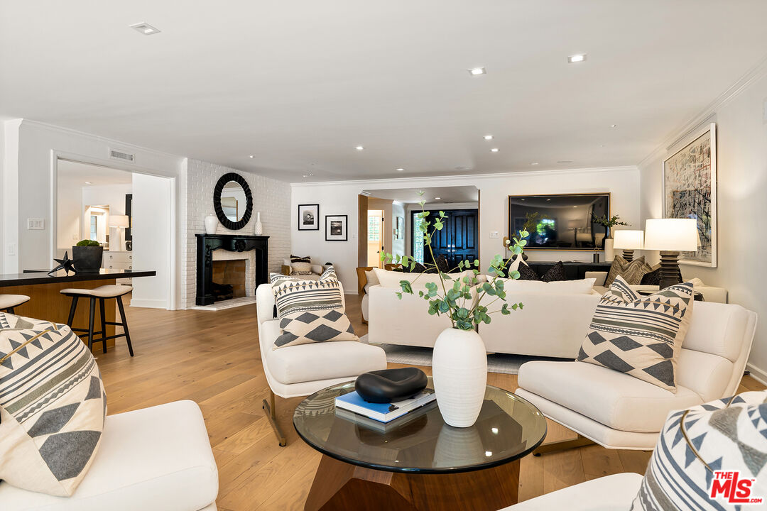 1124 Laurel Way, Beverly Hills