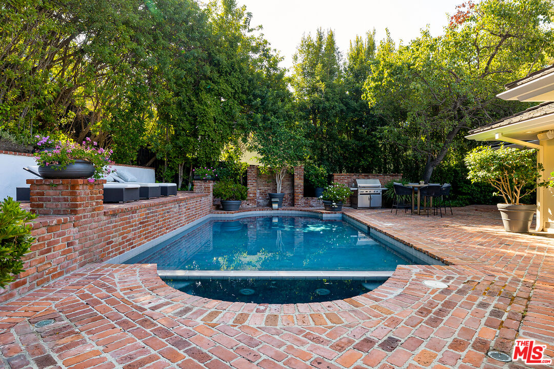 1124 Laurel Way, Beverly Hills