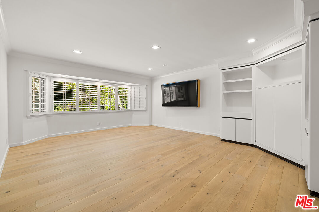 1124 Laurel Way, Beverly Hills