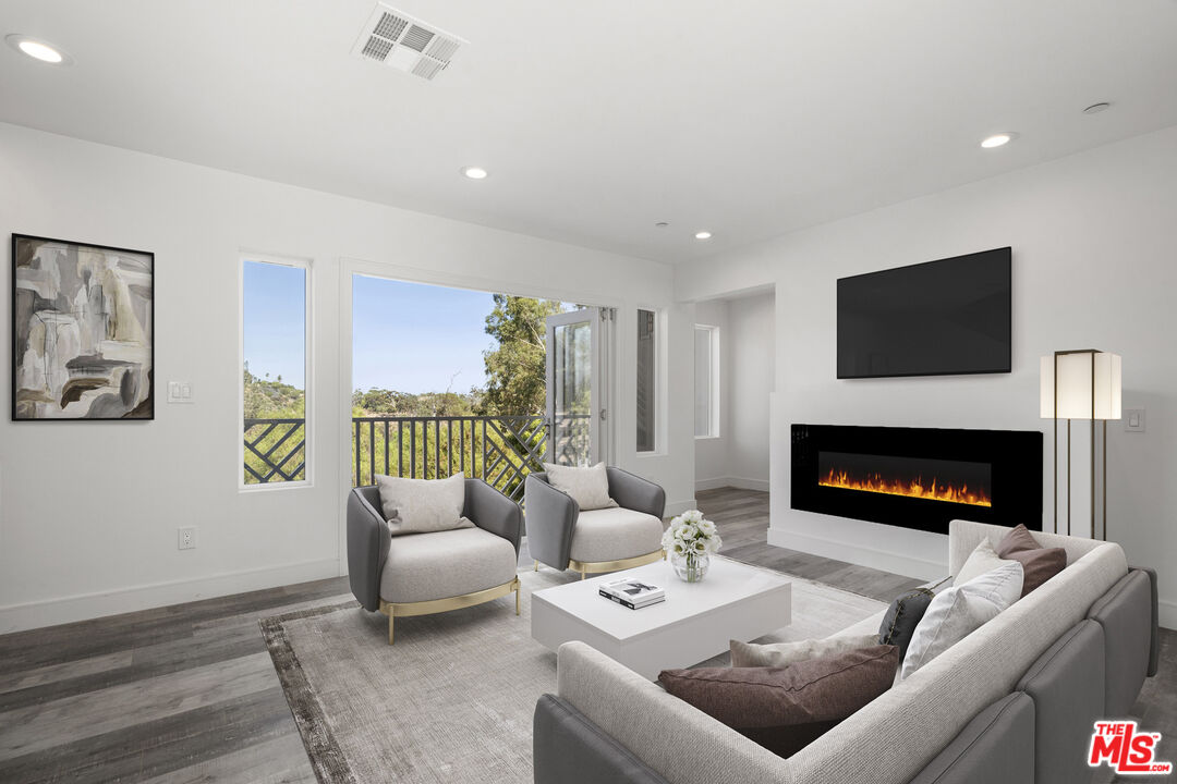 1655 Sargent Ct, Silver Lake