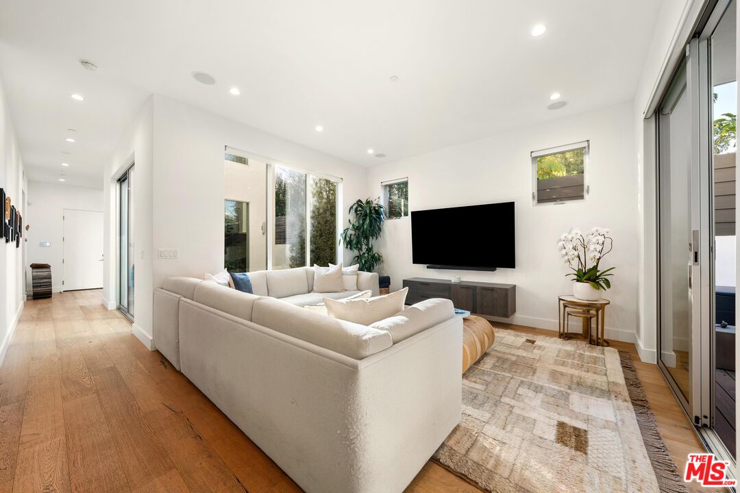 2004 Louella Ave, Venice