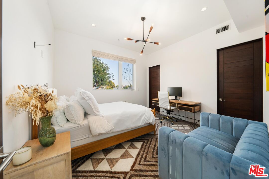2004 Louella Ave, Venice