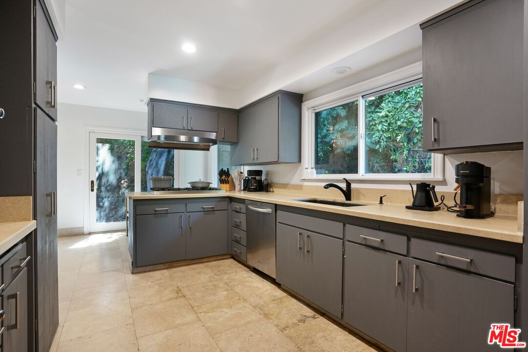 1301 Sunset Plaza Dr, Sunset Strip