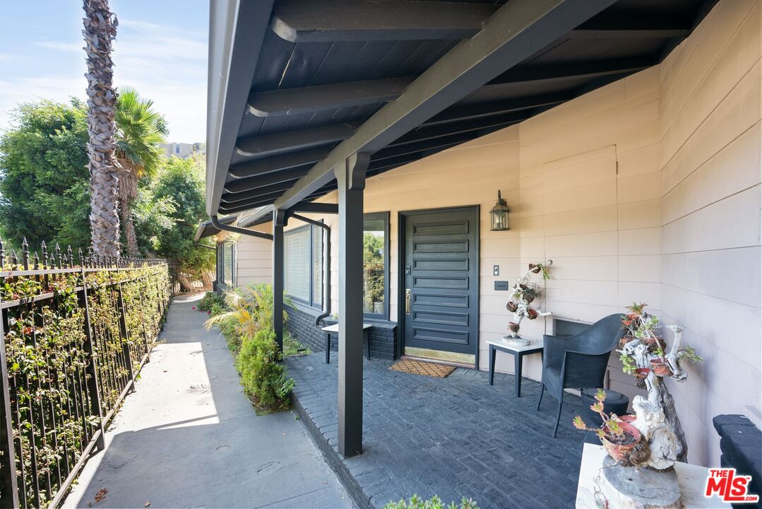1301 Sunset Plaza Dr, Sunset Strip