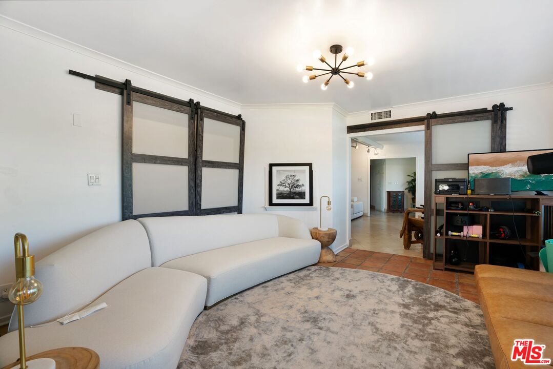 1301 Sunset Plaza Dr, Sunset Strip