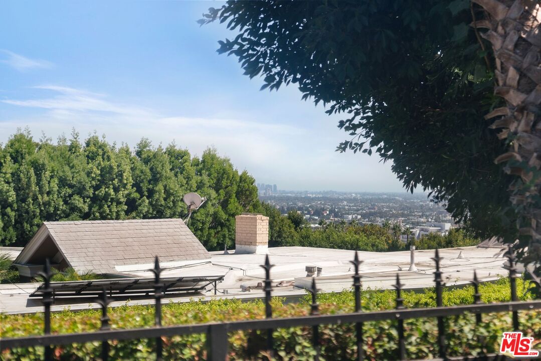 1301 Sunset Plaza Dr, Sunset Strip