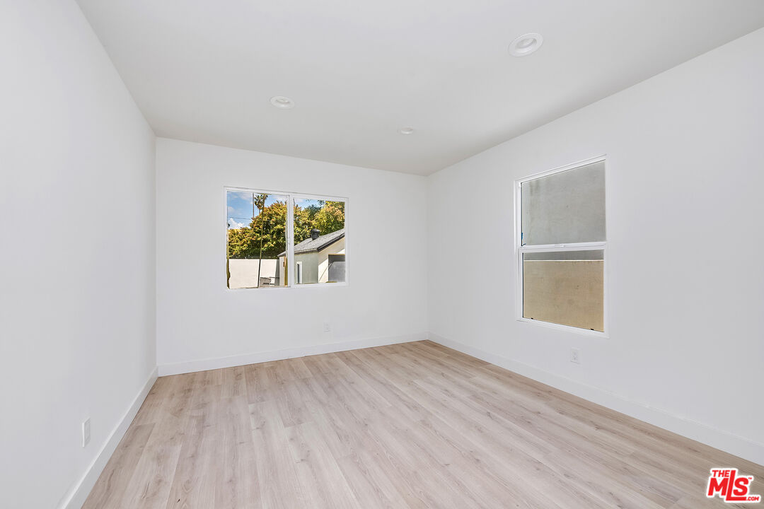 4421 Oakwood Ave, Mid-Wilshire