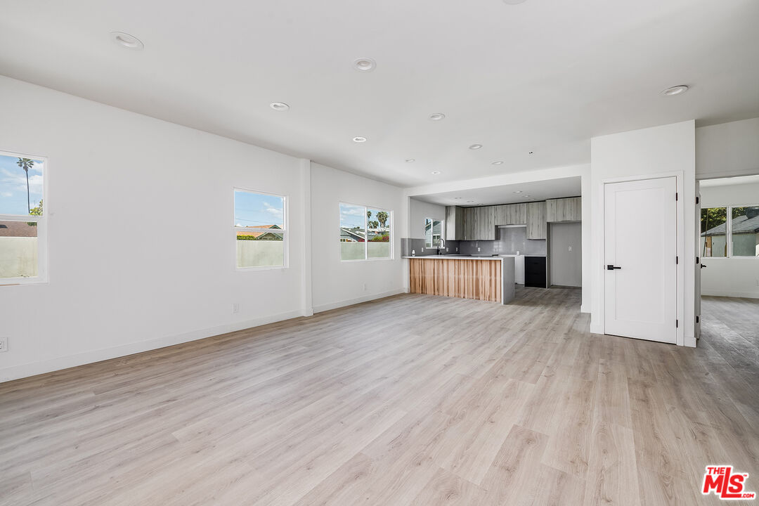 4421 Oakwood Ave, Mid-Wilshire