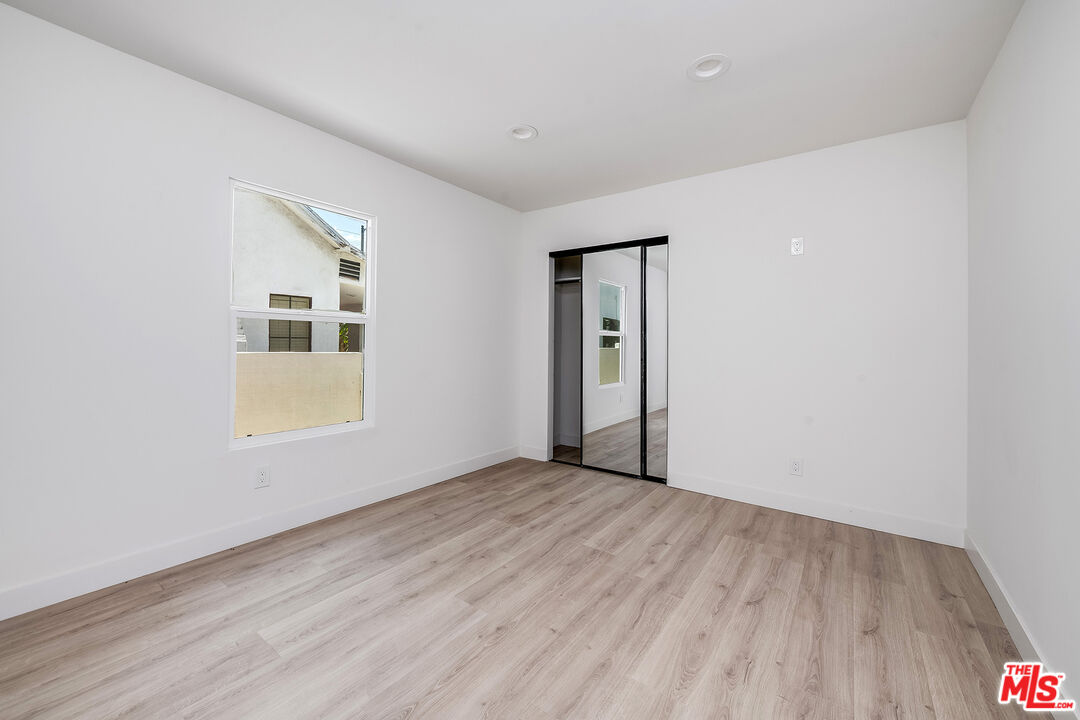 4421 Oakwood Ave, Mid-Wilshire