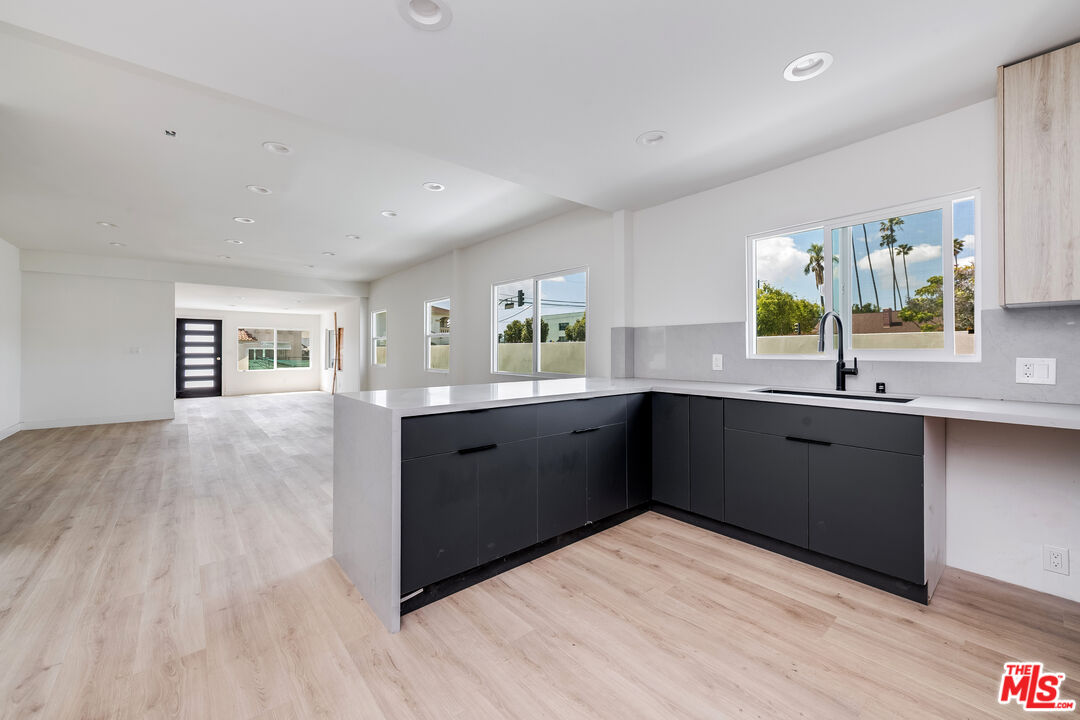4421 Oakwood Ave, Mid-Wilshire