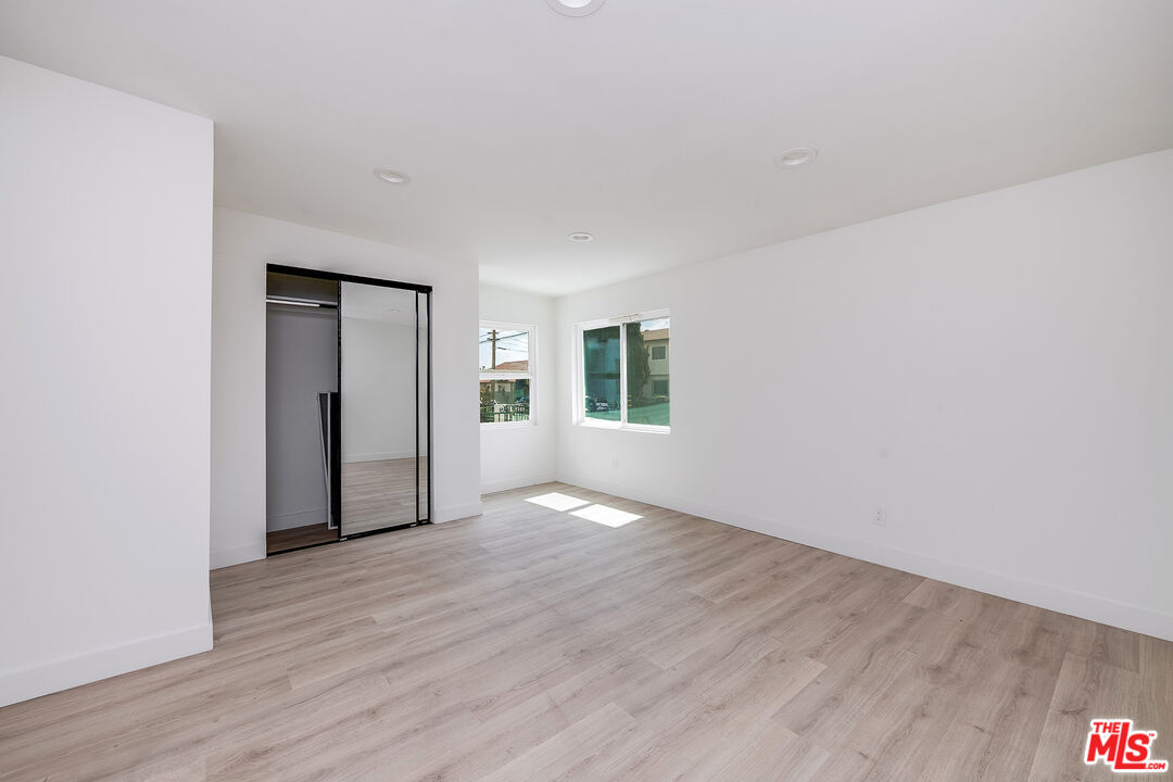 4421 Oakwood Ave, Mid-Wilshire