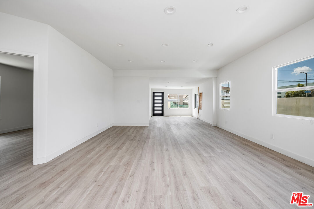 4421 Oakwood Ave, Mid-Wilshire