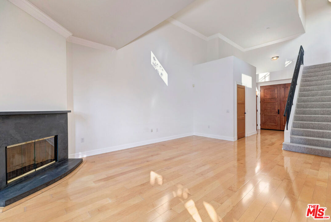 411 N Oakhurst Dr Unit: 404, Beverly Hills 