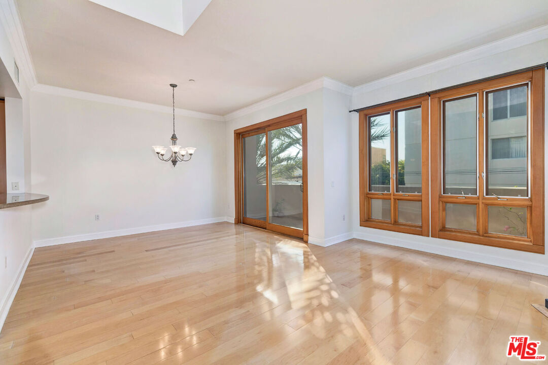 411 N Oakhurst Dr Unit: 404, Beverly Hills 