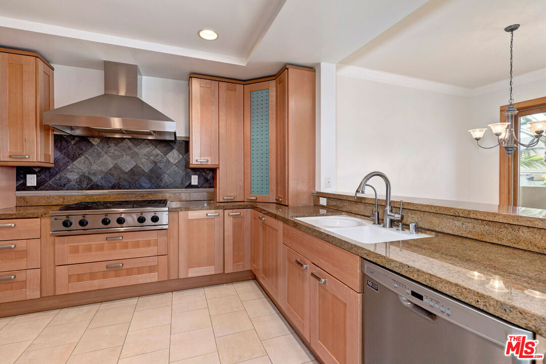 411 N Oakhurst Dr Unit: 404, Beverly Hills 