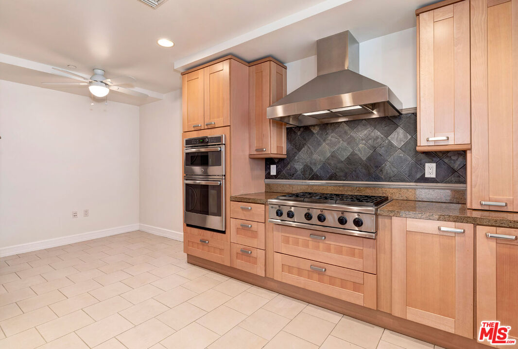 411 N Oakhurst Dr Unit: 404, Beverly Hills 