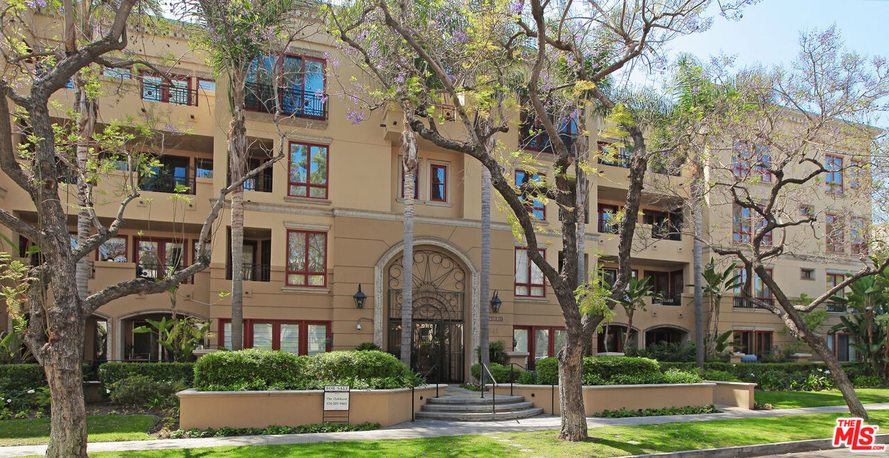 411 N Oakhurst Dr Unit: 404, Beverly Hills 