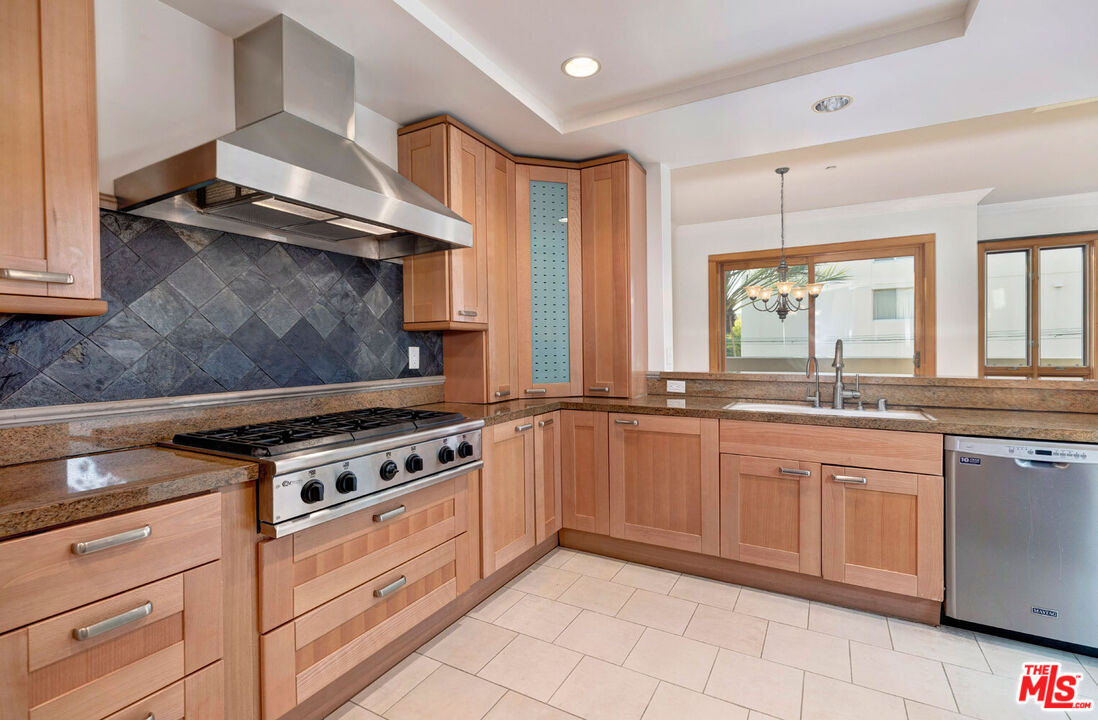 411 N Oakhurst Dr Unit: 404, Beverly Hills 
