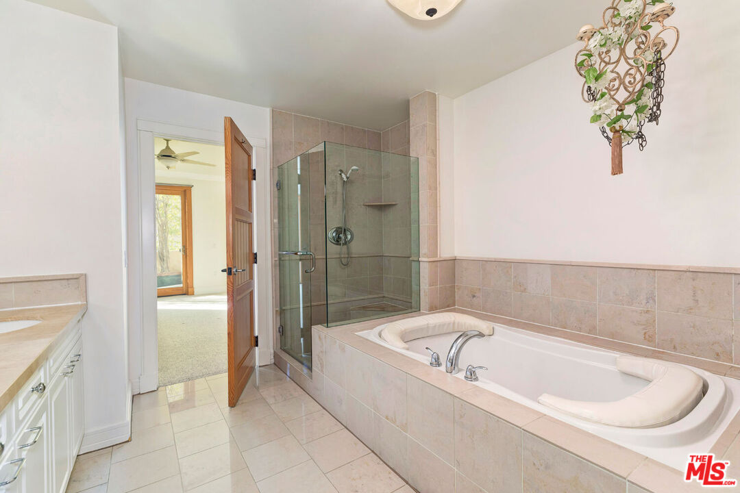 411 N Oakhurst Dr Unit: 404, Beverly Hills 