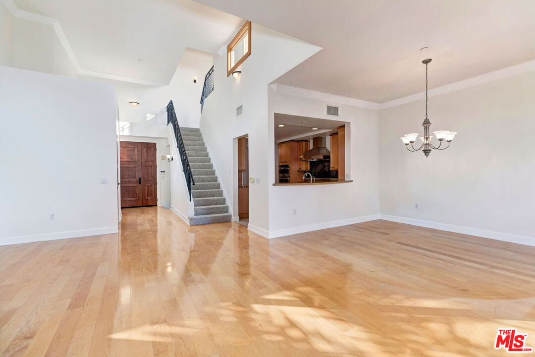 411 N Oakhurst Dr Unit: 404, Beverly Hills 