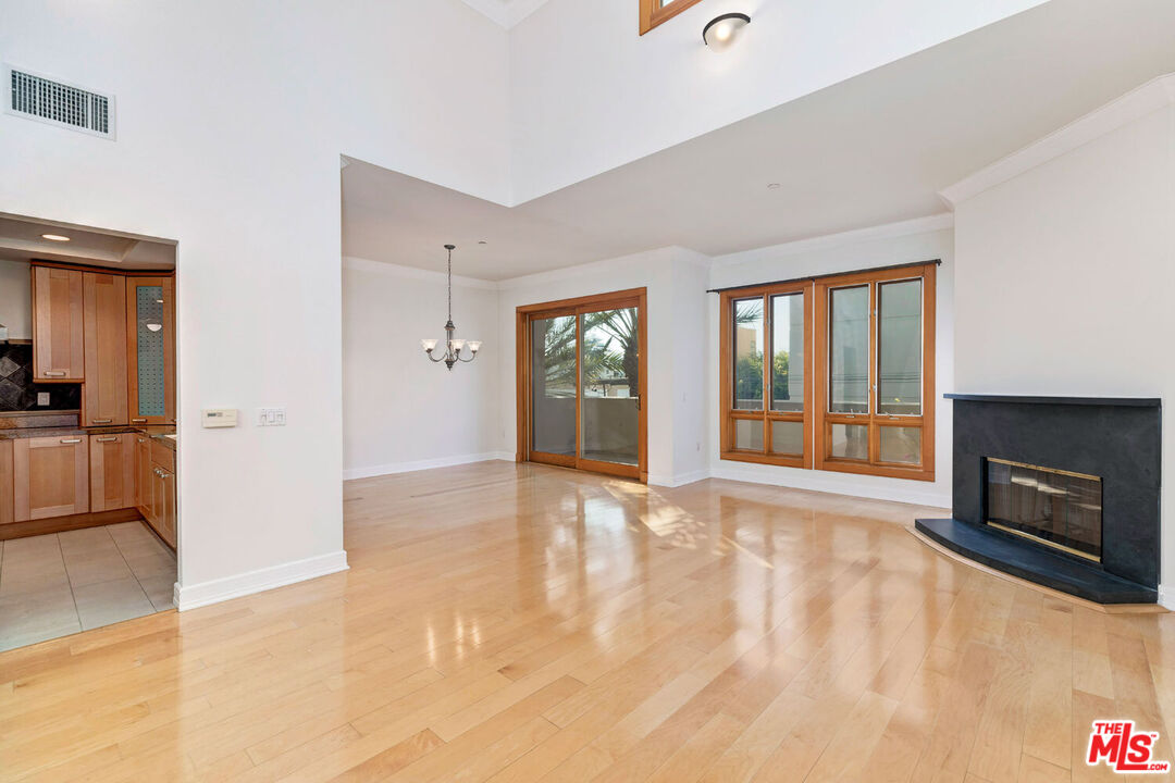 411 N Oakhurst Dr Unit: 404, Beverly Hills 