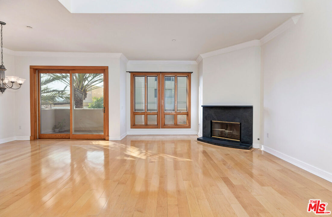 411 N Oakhurst Dr Unit: 404, Beverly Hills 