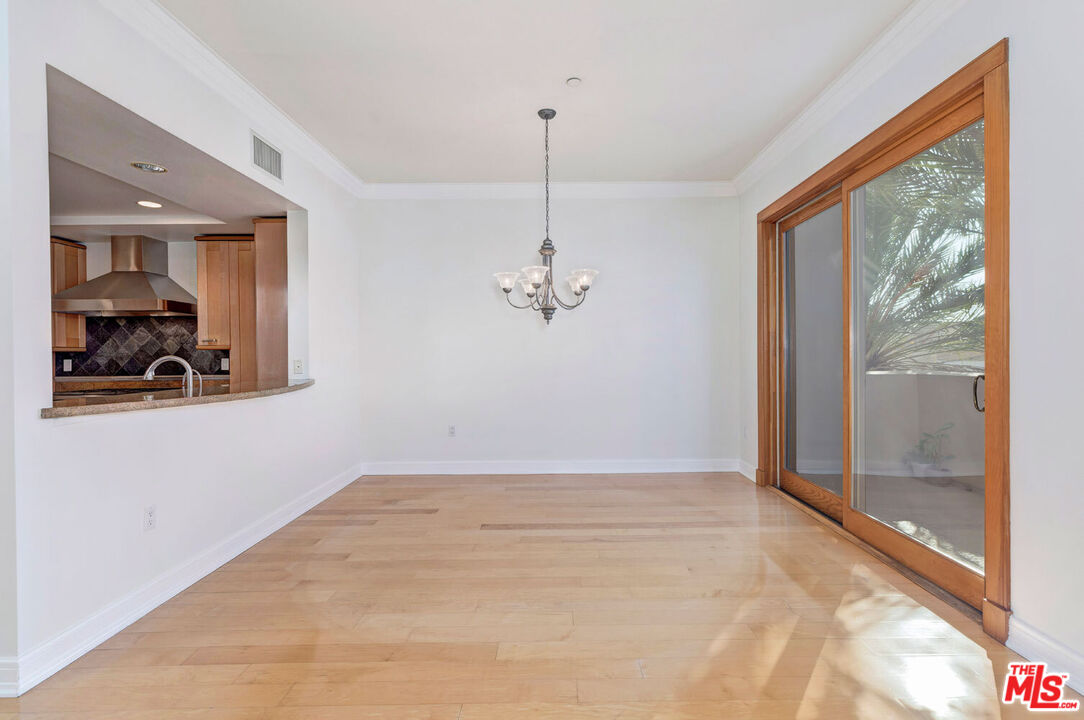 411 N Oakhurst Dr Unit: 404, Beverly Hills 