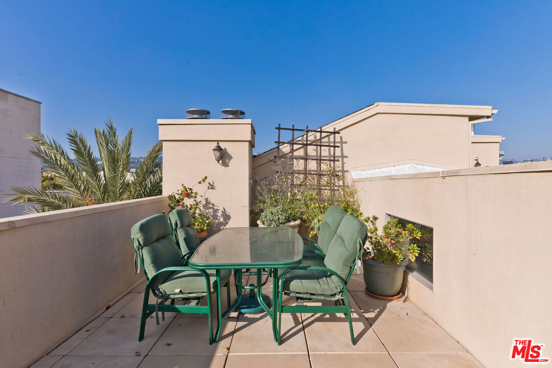 411 N Oakhurst Dr Unit: 404, Beverly Hills 