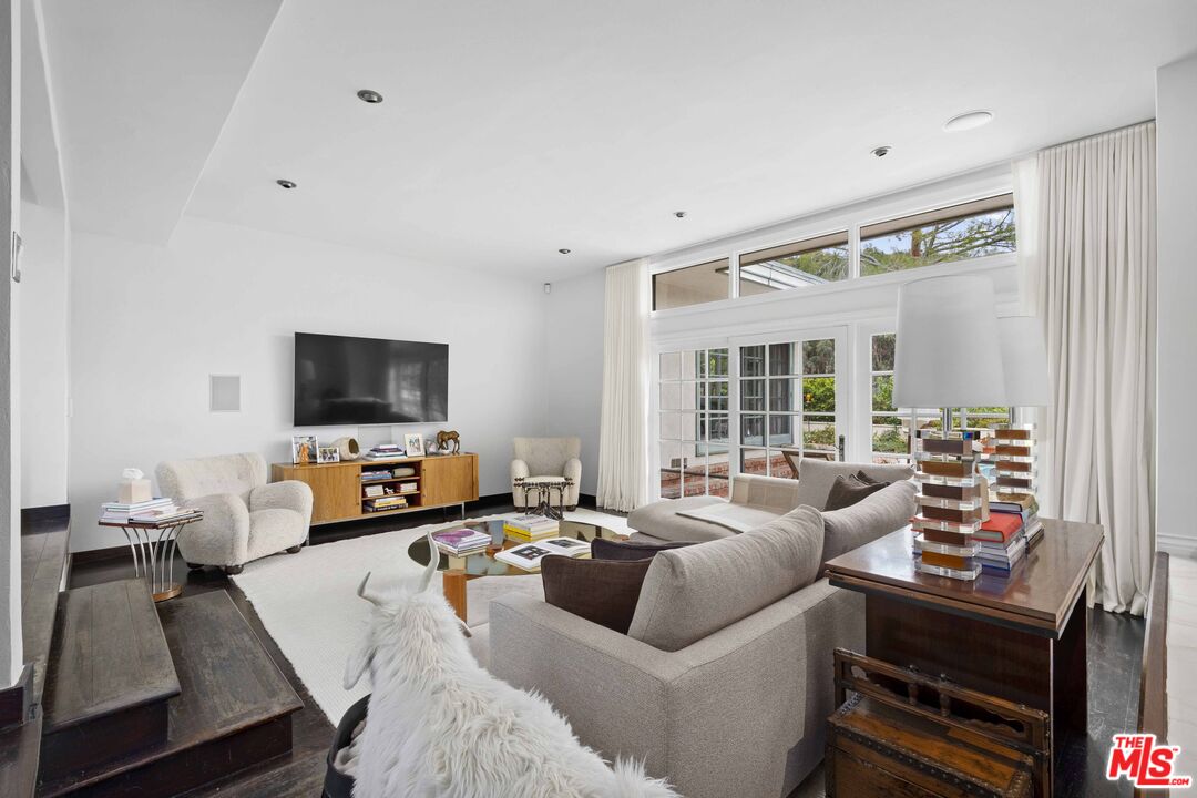 10216 Cielo Dr, Beverly Hills