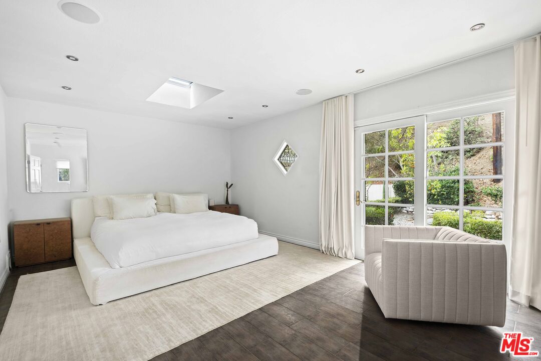10216 Cielo Dr, Beverly Hills