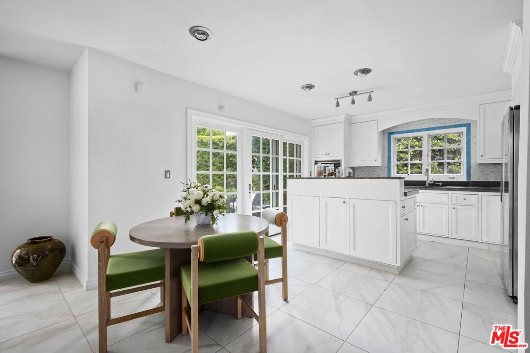 10216 Cielo Dr, Beverly Hills