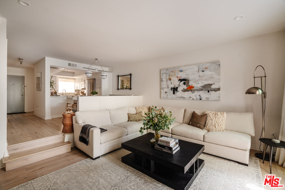 853 Larrabee St Unit: 6, West Hollywood