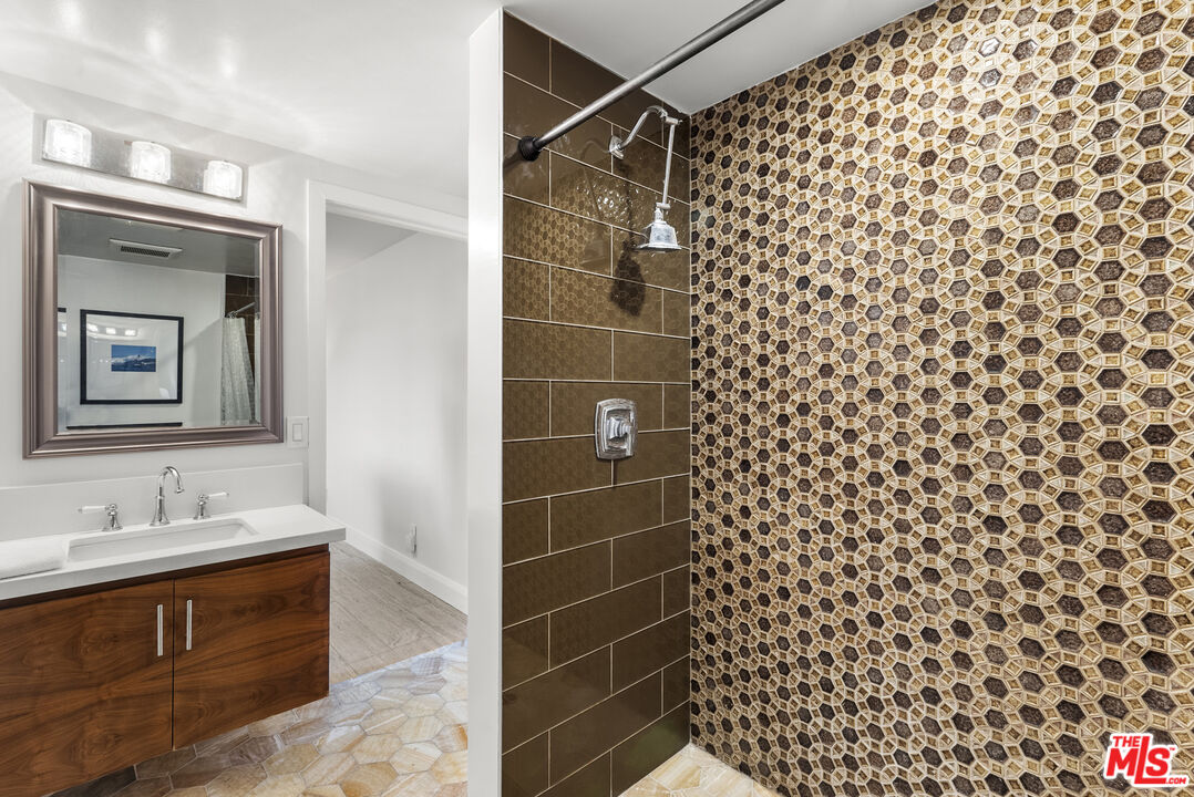 7346 Pacific View Dr, Sunset Strip