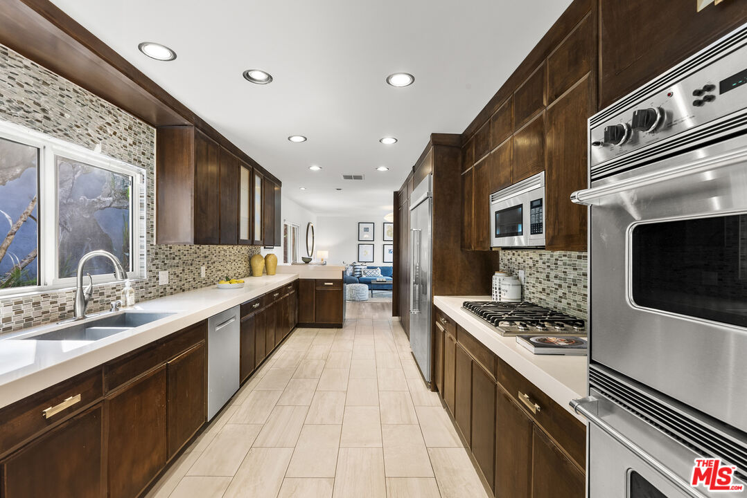 7346 Pacific View Dr, Sunset Strip