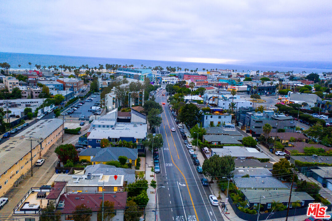 330 Venice Way, Venice