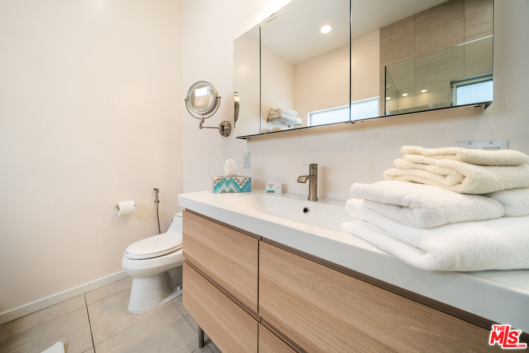 330 Venice Way, Venice