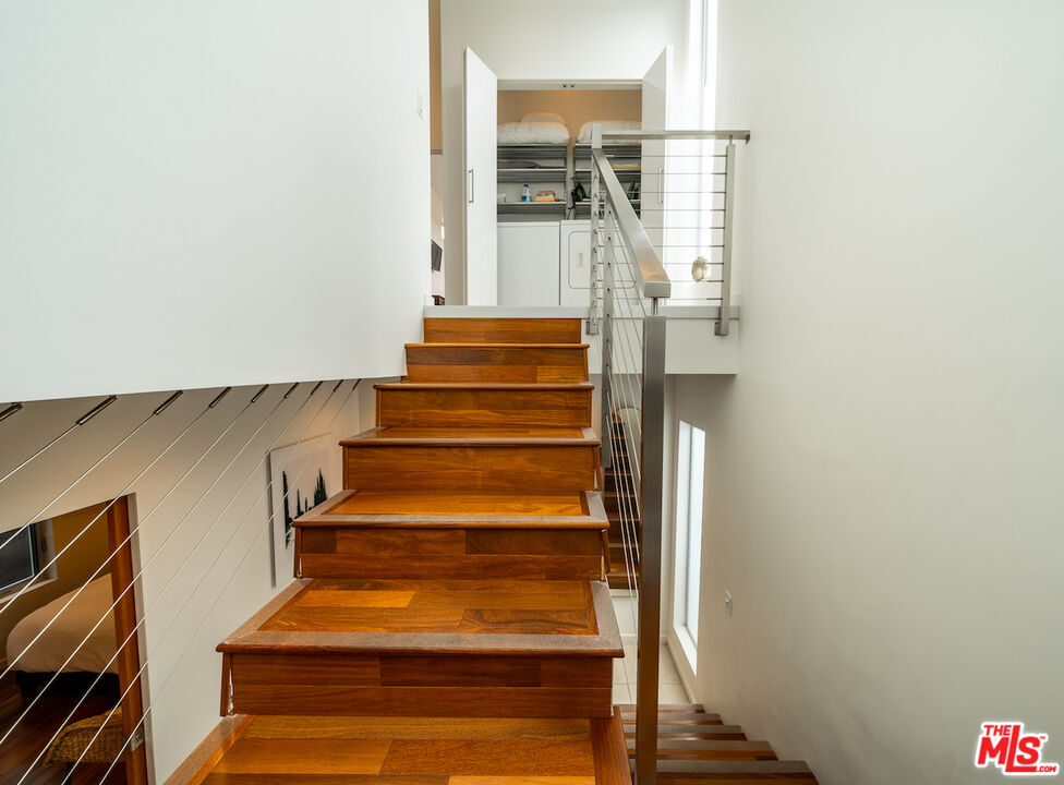 330 Venice Way, Venice