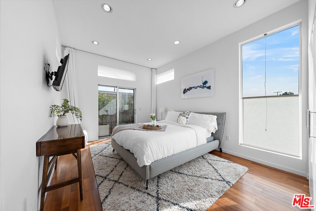 330 Venice Way, Venice
