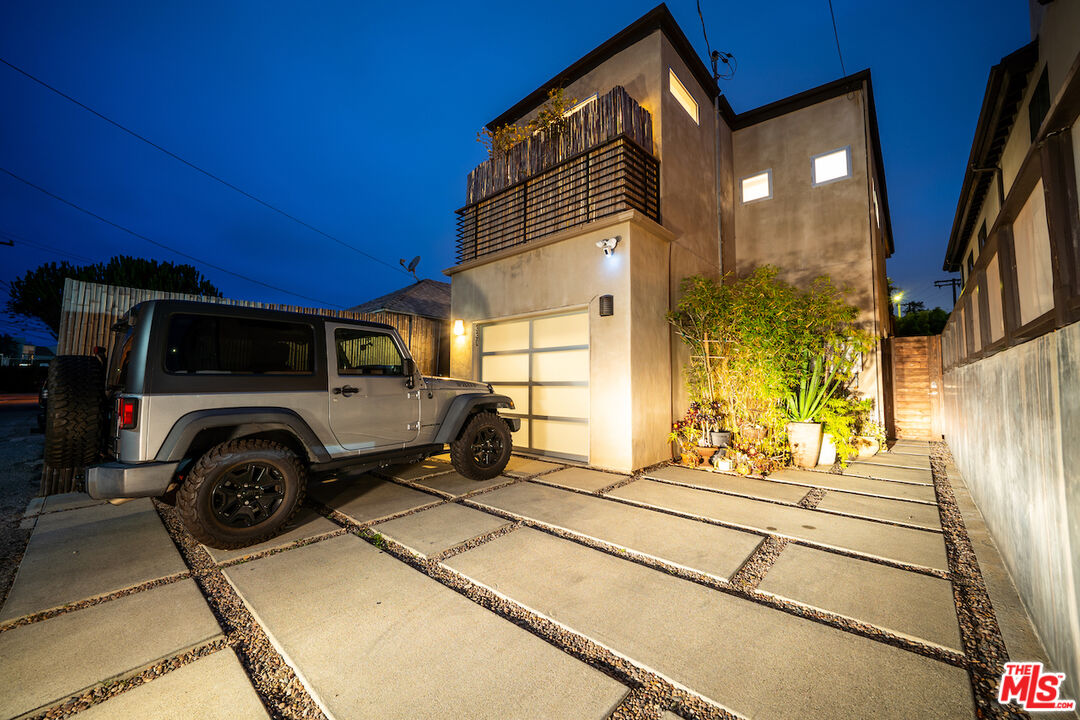 330 Venice Way, Venice