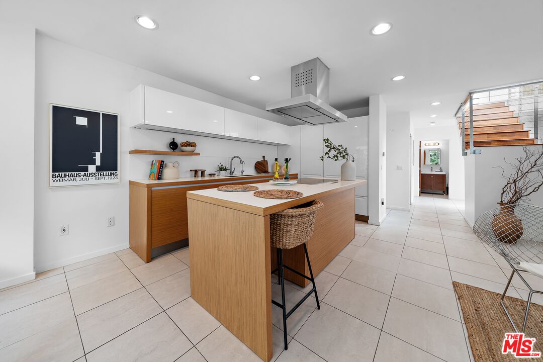 330 Venice Way, Venice