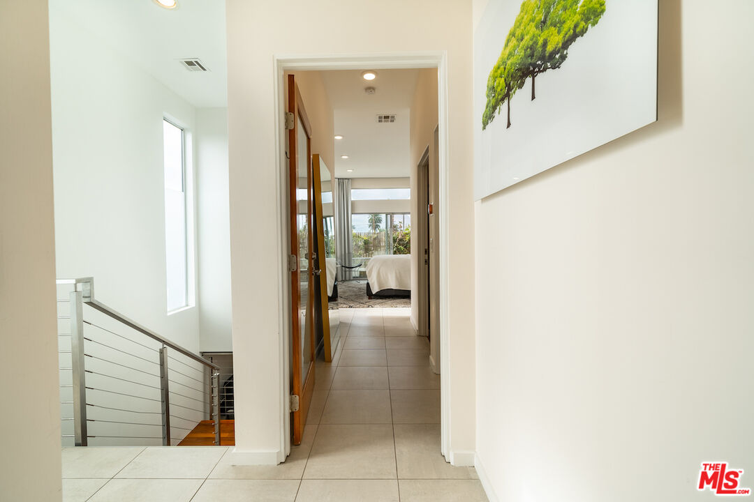 330 Venice Way, Venice