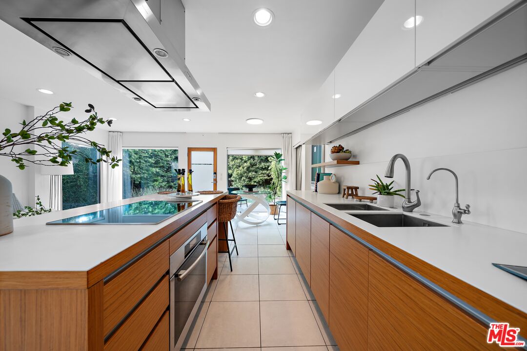 330 Venice Way, Venice