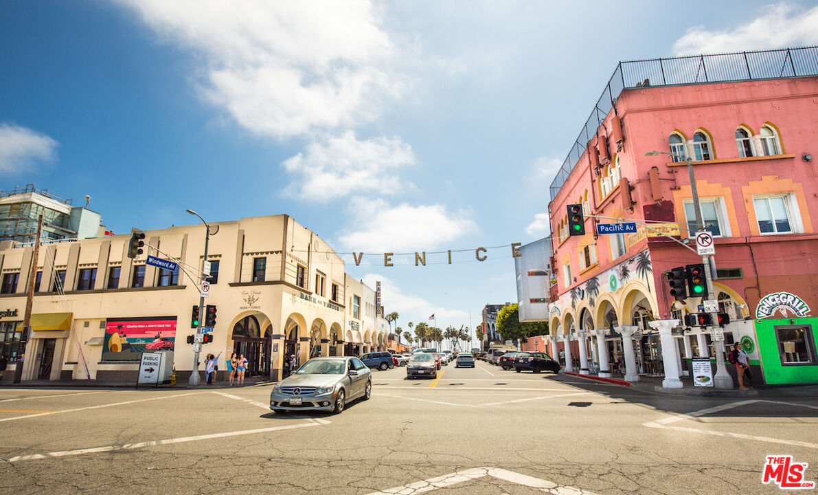 330 Venice Way, Venice