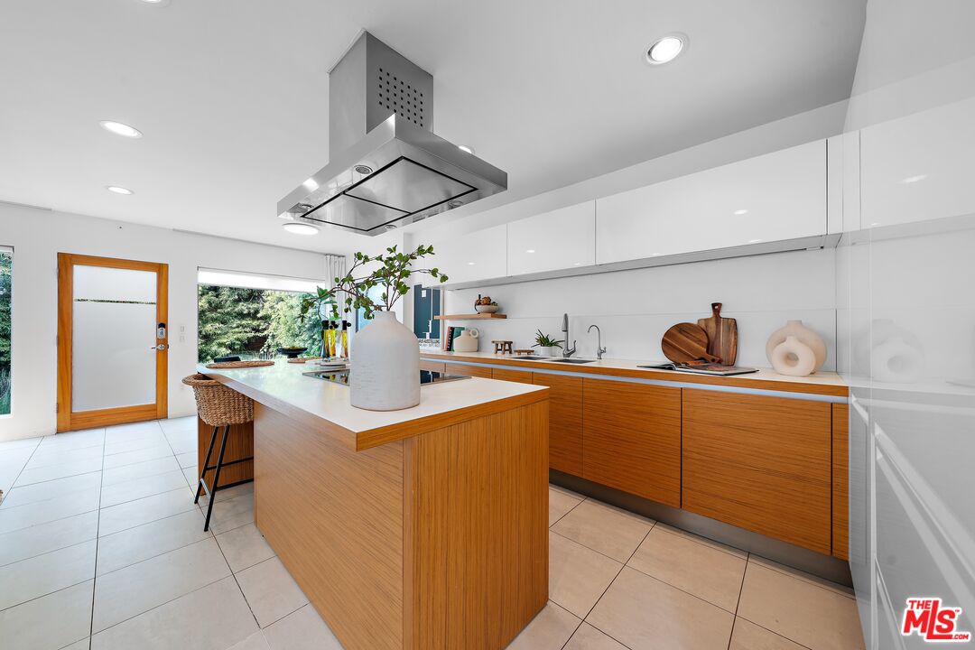 330 Venice Way, Venice