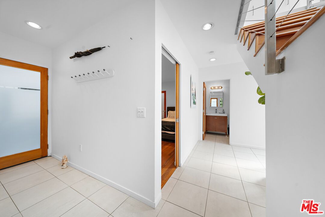 330 Venice Way, Venice
