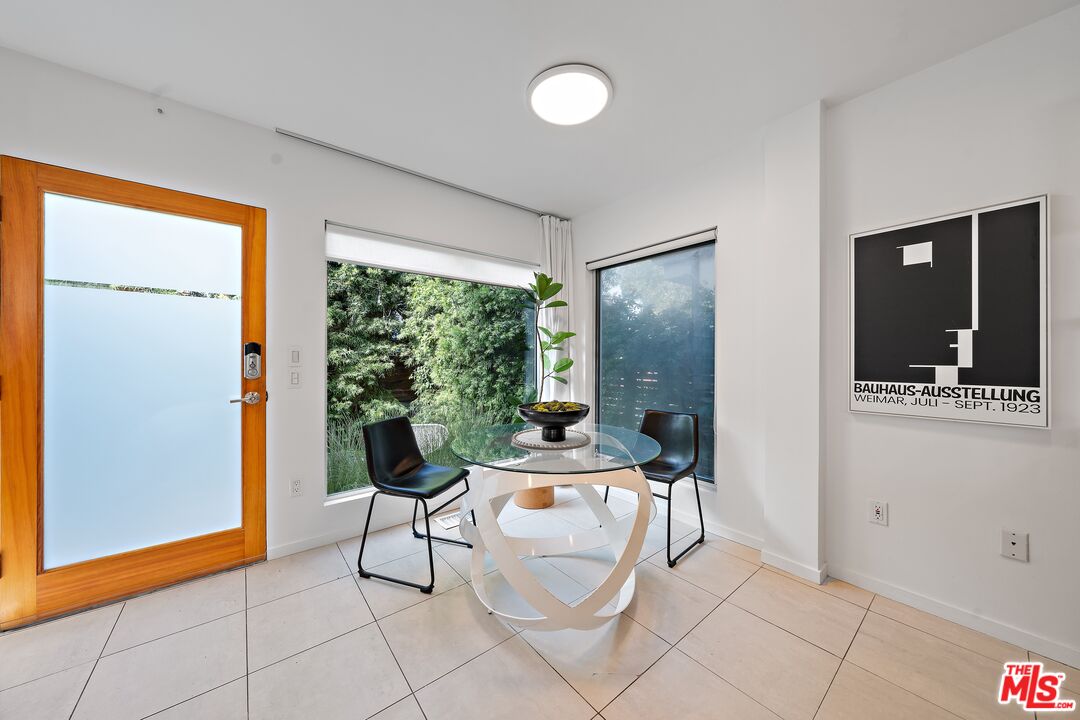 330 Venice Way, Venice