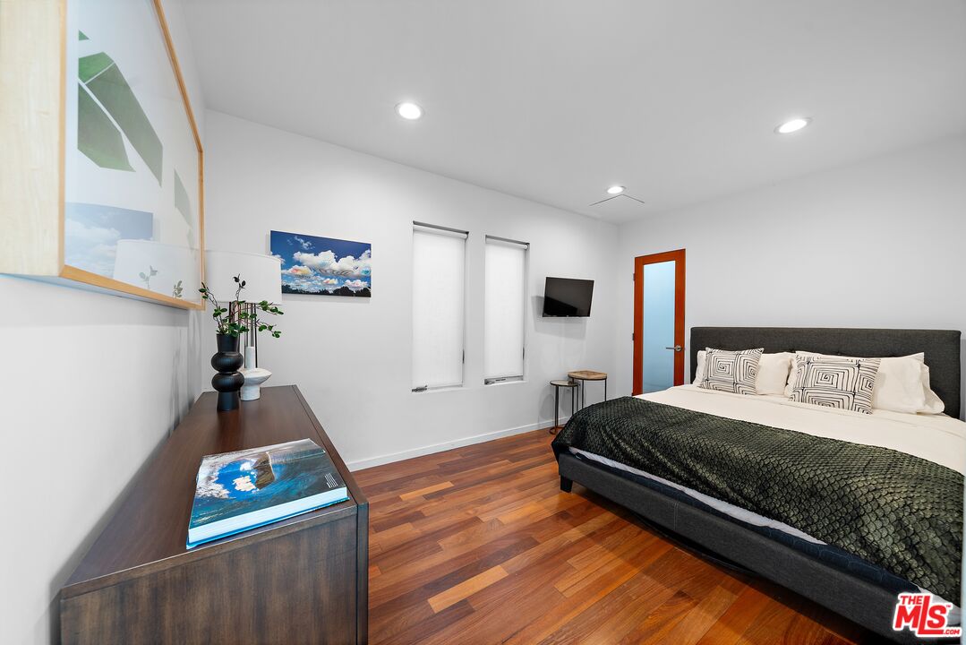 330 Venice Way, Venice