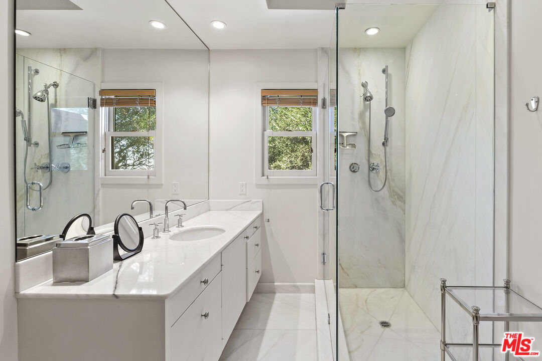 13679 Mulholland Dr, Beverly Hills