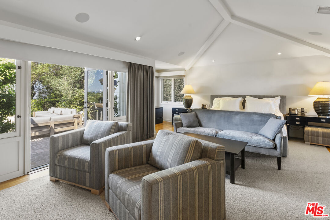 13679 Mulholland Dr, Beverly Hills